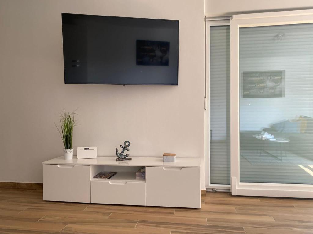 Adria-Appartment-Island-Vir #Sea #Beach #Wifi #Privateparking #Netflix Bagian luar foto